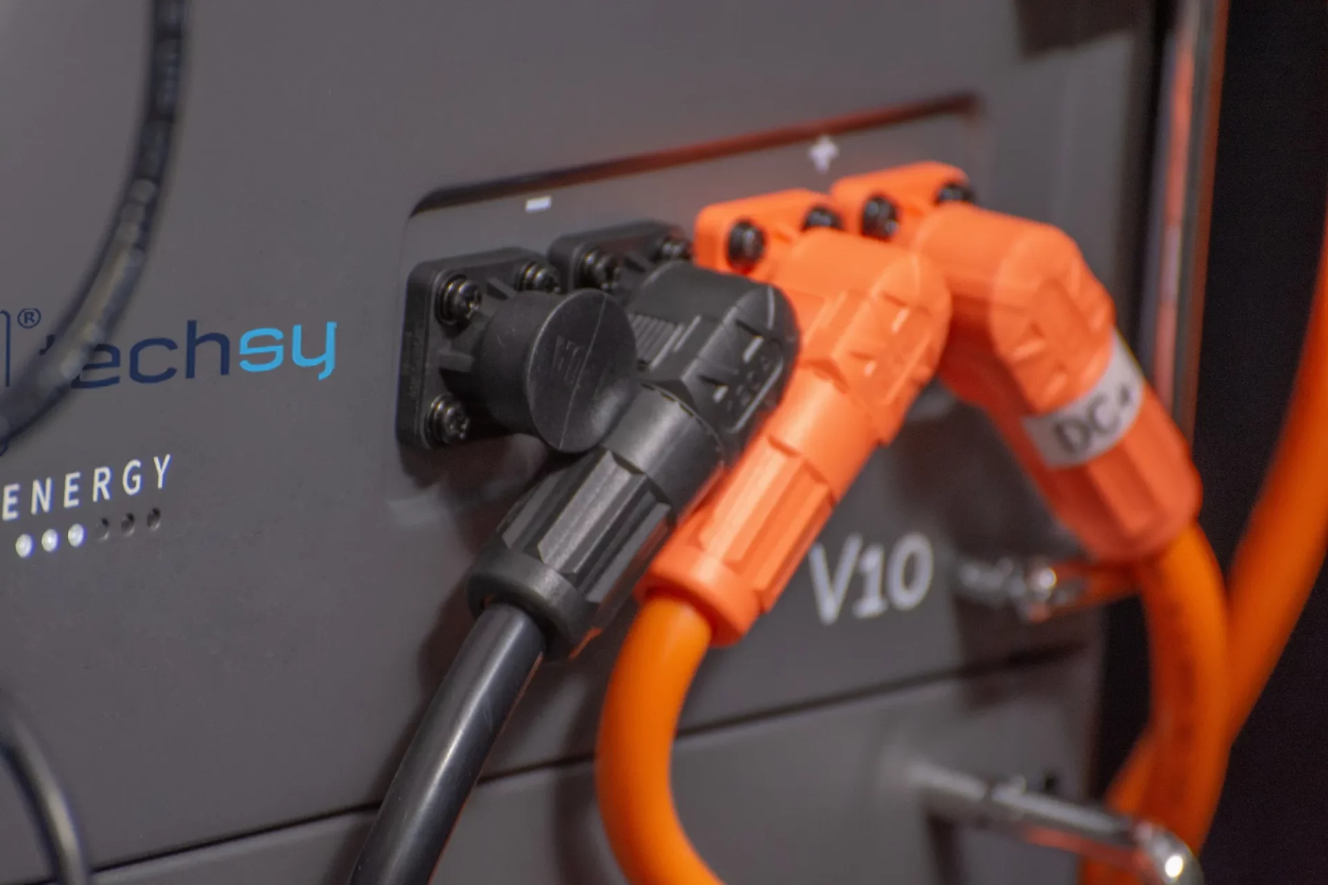 Magazyn energii ALL in ONE 9KW15kWh Baterie LiFePO4 Plug in Victron - obrazek 13